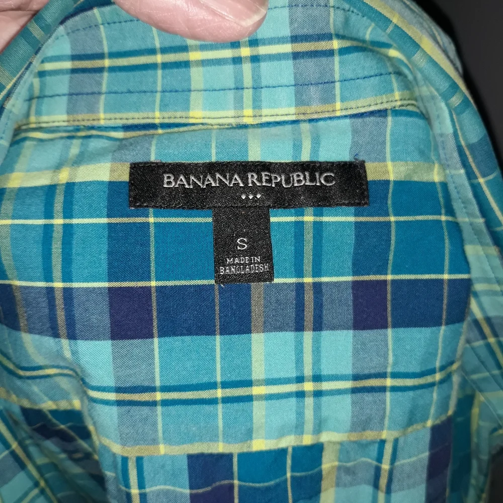 Banana Republic mens green and blue cotton plaid shirt. Small